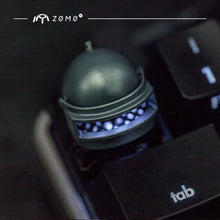 Load image into Gallery viewer, ZOMO PUBG FLIP-FRONT LEVEL 3 HELMET ALUMINUM KEYCAP
